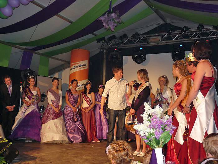 Die Wahl der Fliederk&ouml;nigin (1)