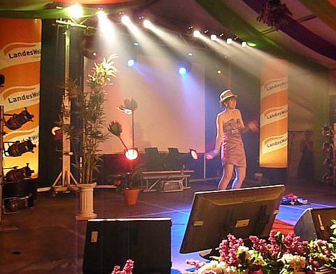 Die Wahl der Fliederk&ouml;nigin (2)