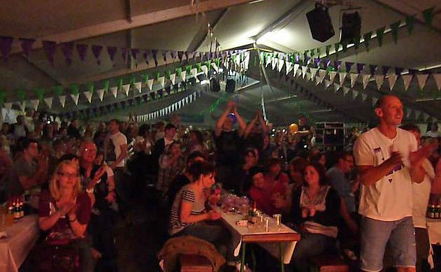 Die Wahl der Fliederk&ouml;nigin (2)