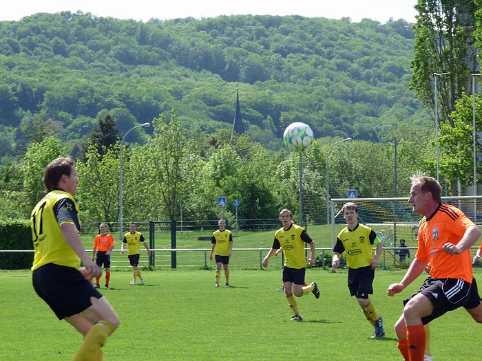Eintracht (gelb) gegen Germania
