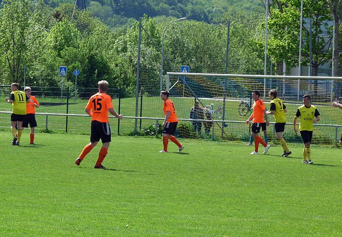 Eintracht (gelb) gegen Germania