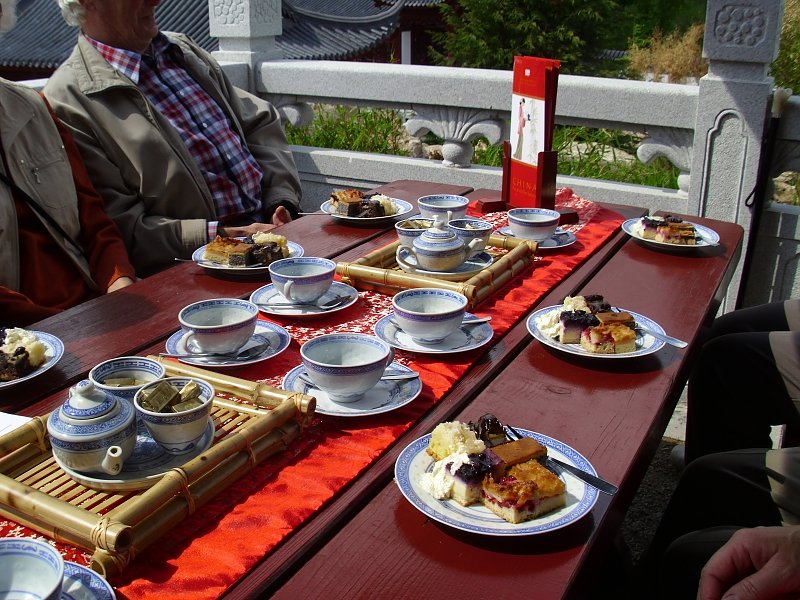 Senioren im Garten des ewigen Gl&uuml;cks