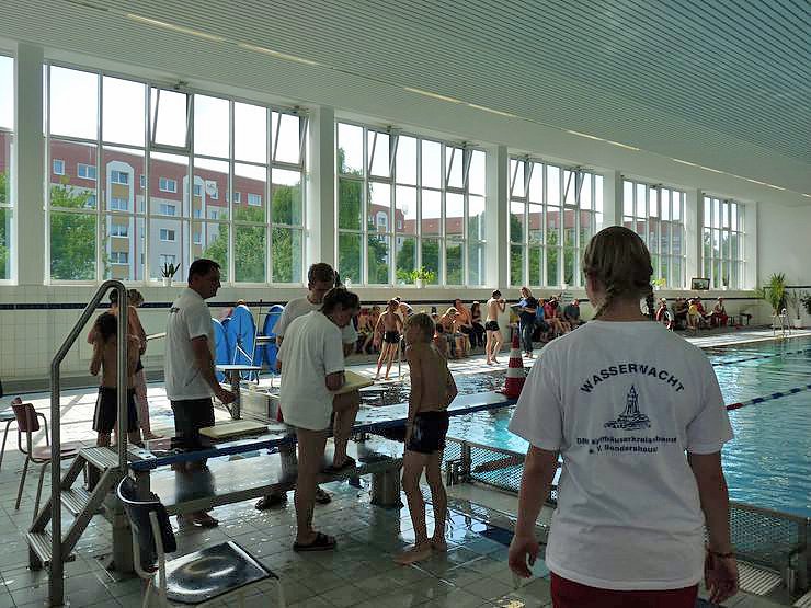 Spannende Schwimmduelle