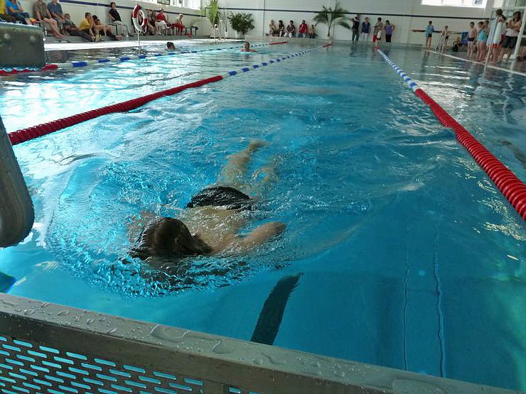 Spannende Schwimmduelle