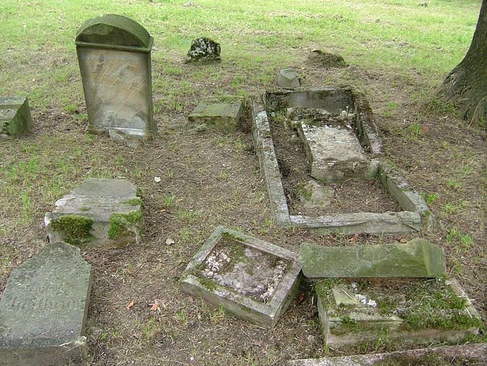 J&uuml;discher Friedhof vor Sanierung