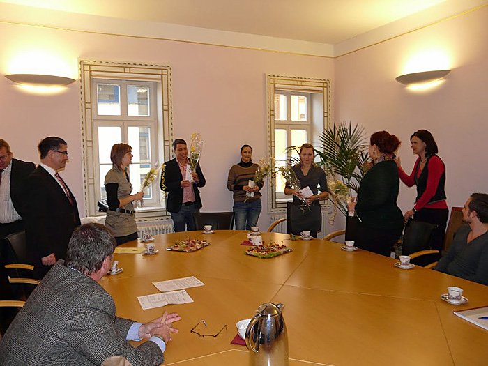 Zu Leistungen gratuliert