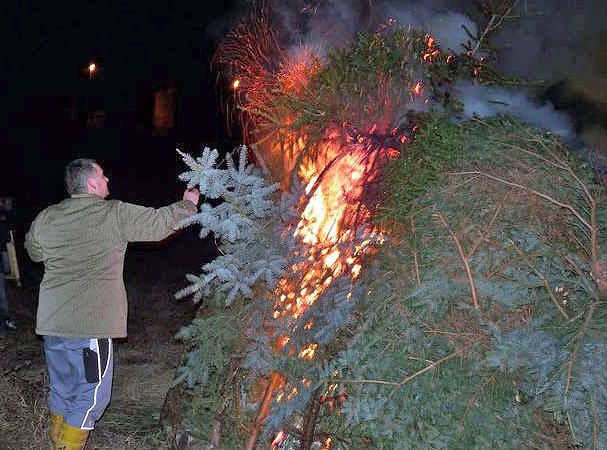 Wieder Feuer auf dem Berg