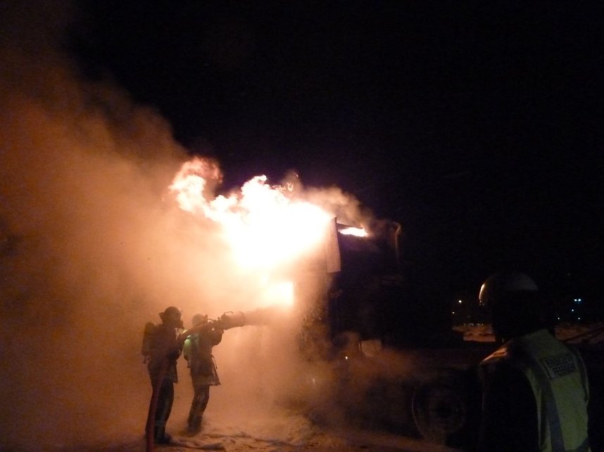 Brennender Schwerlasttransport