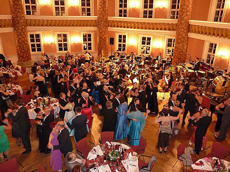 Schlossball er&ouml;ffnet