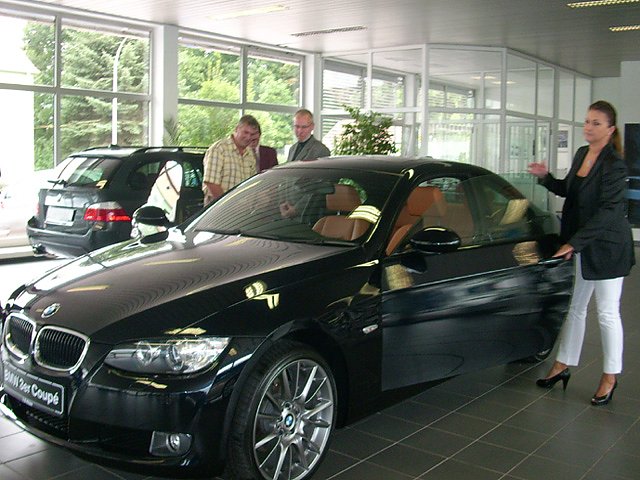 &Uuml;bergabe Spendenfahrzeug durch das Autohaus Fritze Sondershausen