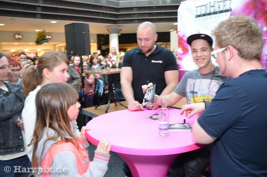 Luca H&auml;nni in der Galerie