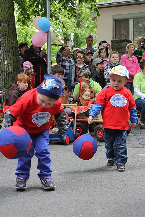 Stra&szlig;enfest Kindervilla