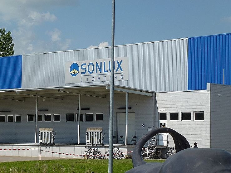 Offene T&uuml;r bei Sonlux