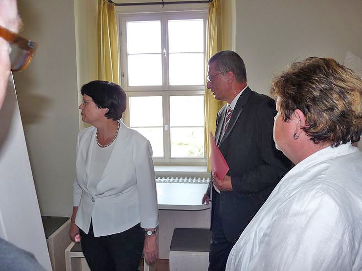 Ministerpr&auml;sidentin in Jugendherberge