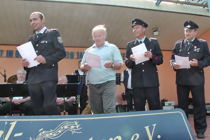 Auszeichnungen und Bef&ouml;rderungen