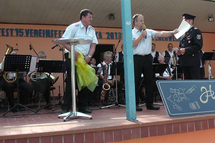 Auszeichnungen und Bef&ouml;rderungen