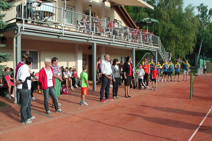 Tennisnachwuchs k&auml;mpft