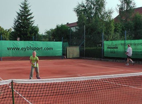 Tennisnachwuchs k&auml;mpft