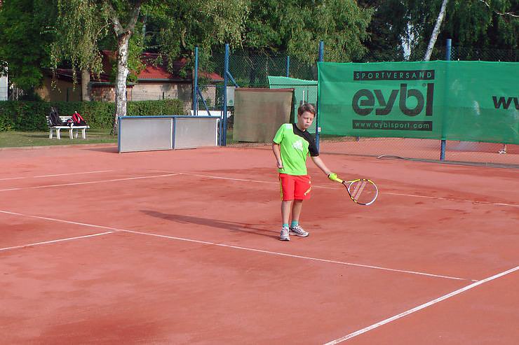 Tennisnachwuchs k&auml;mpft