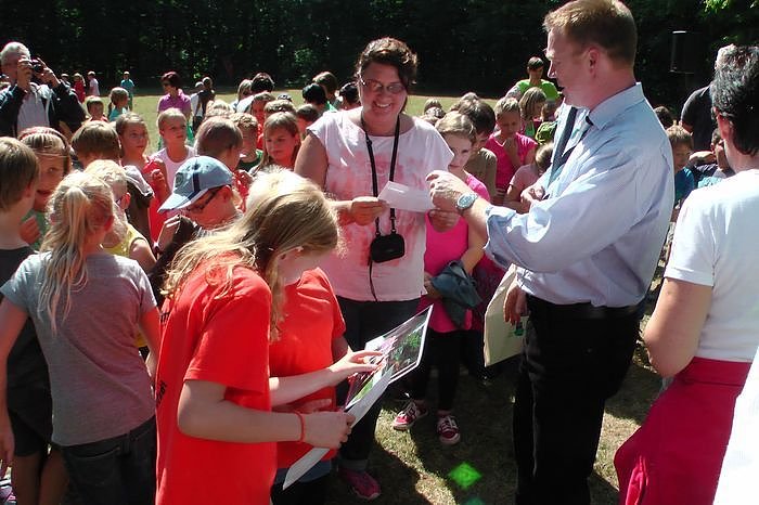 Die Naturentfremdung unserer Gesellschaft, vor allem der Kinder und Jugendlichen, nehmen immer weiter zu. Eine Gegenpol, der den Kindern auch noch Spa&szlig; macht, sind die Waldjugendspiele.   Auch wenn Sp