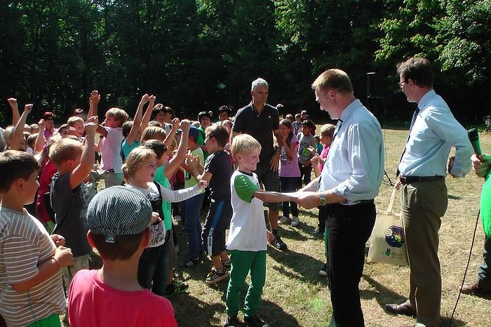 Die Naturentfremdung unserer Gesellschaft, vor allem der Kinder und Jugendlichen, nehmen immer weiter zu. Eine Gegenpol, der den Kindern auch noch Spa&szlig; macht, sind die Waldjugendspiele.   Auch wenn Sp