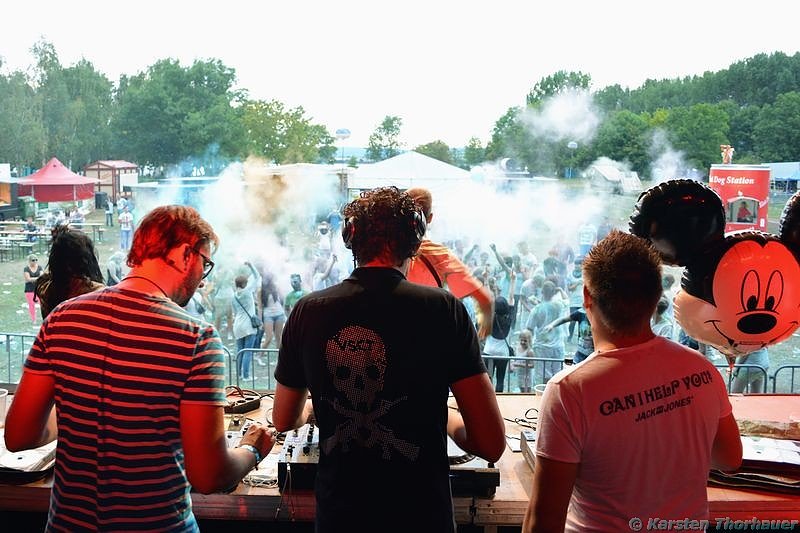 Holi-Festival am Stausee