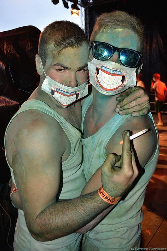 Holi-Festival am Stausee