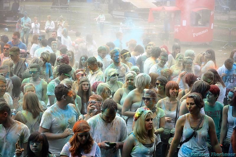 Holi-Festival am Stausee