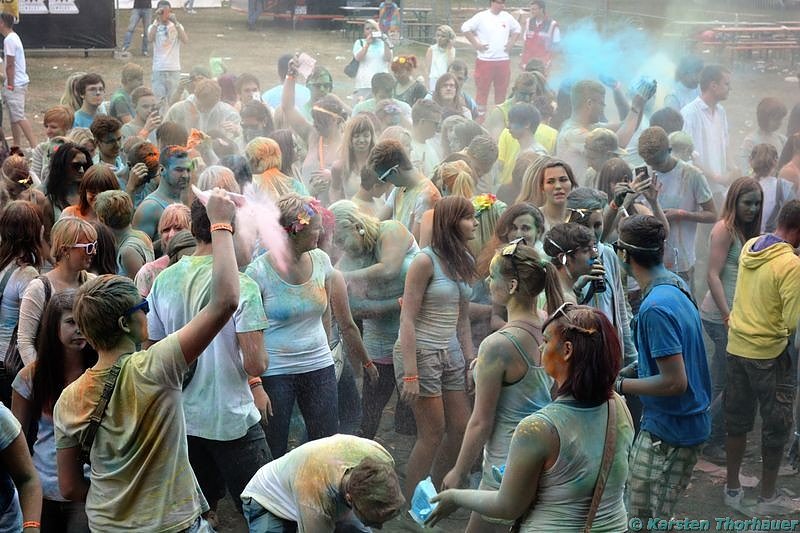Holi-Festival am Stausee