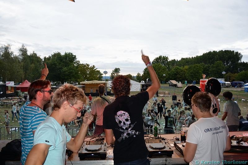 Holi-Festival am Stausee