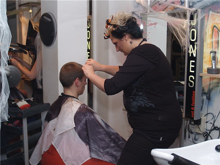 Halloween Party Nordhausen: Fris&ouml;r Jones, Grease, Destille, Schabernack