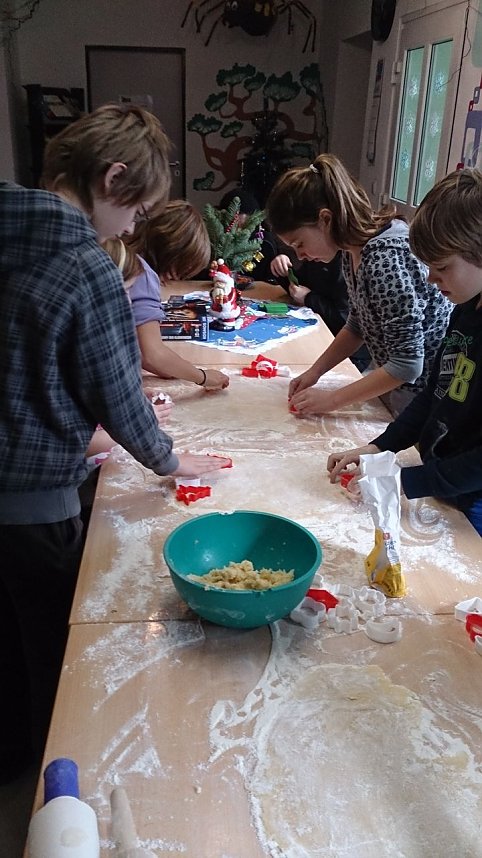 Buntes Weihnachtstreiben im Jugendclub HOC