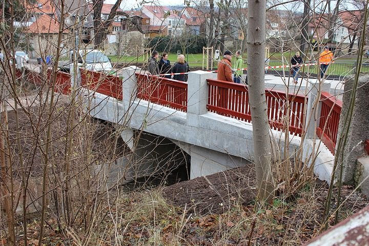 Br&uuml;cke &uuml;bergeben