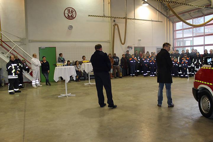 Mit Knall &uuml;bergeben