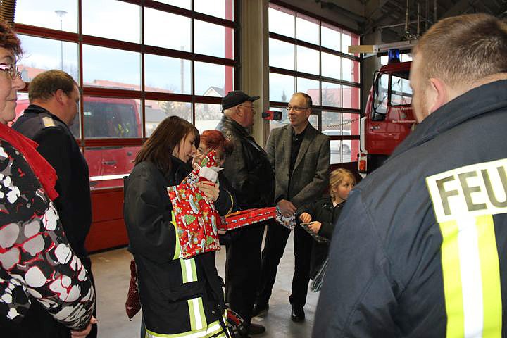 Mit Knall &uuml;bergeben