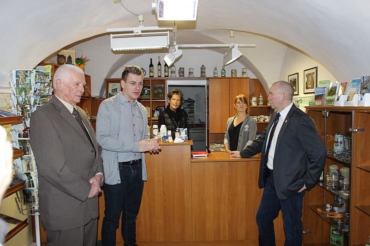 Am Vormittag fand in kleinem festlichen Rahmen die Wiederer&ouml;ffnung der Touristinformation Bad Frankenhausen statt. Nach Insolvenz des Tourismusverbandes Kyffh&auml;user (TVK) musste hier eine neue Regelung