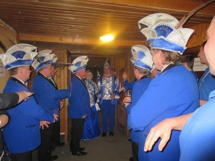 Blau-Wei&szlig; toppt den Ballermann