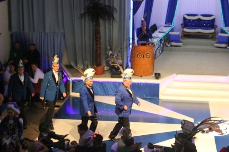 Blau-Wei&szlig; toppt den Ballermann