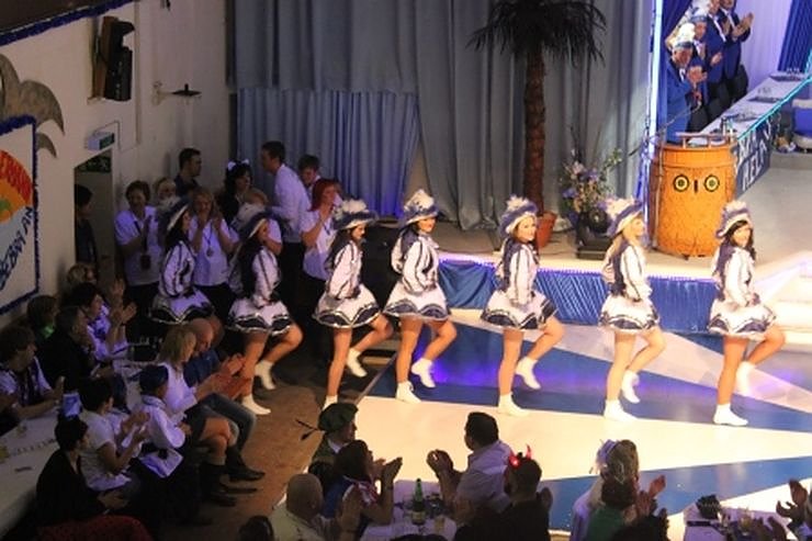 Blau-Wei&szlig; toppt den Ballermann