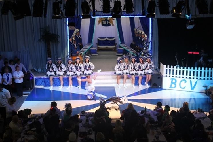 Blau-Wei&szlig; toppt den Ballermann