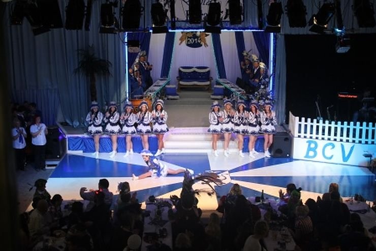 Blau-Wei&szlig; toppt den Ballermann