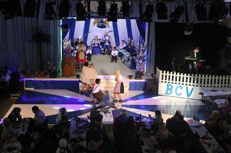 Blau-Wei&szlig; toppt den Ballermann