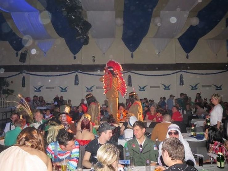 Blau-Wei&szlig; toppt den Ballermann