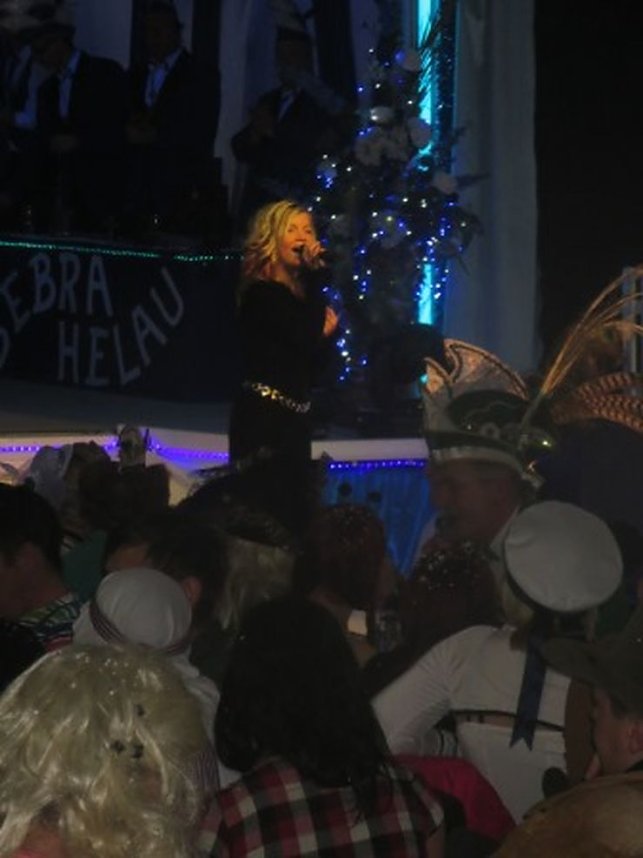 Blau-Wei&szlig; toppt den Ballermann