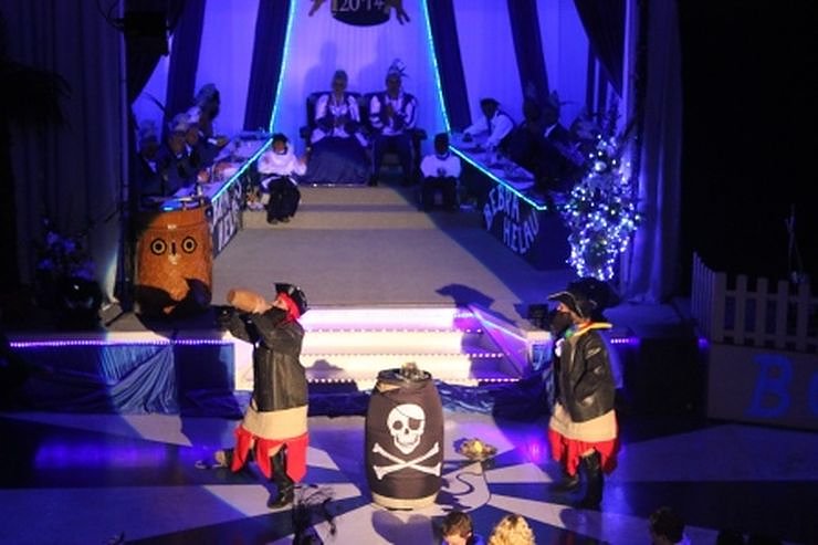 Blau-Wei&szlig; toppt den Ballermann