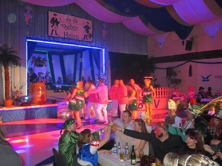 Blau-Wei&szlig; toppt den Ballermann (2)