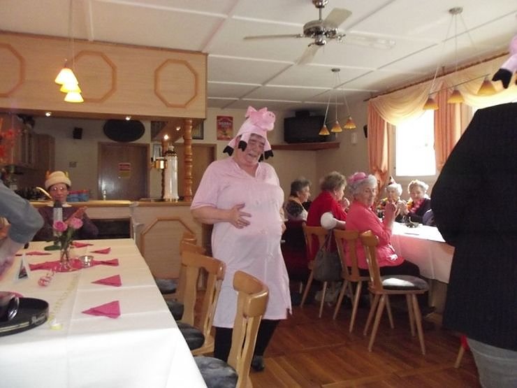 WB 4 lie&szlig; im Fasching die Sau raus