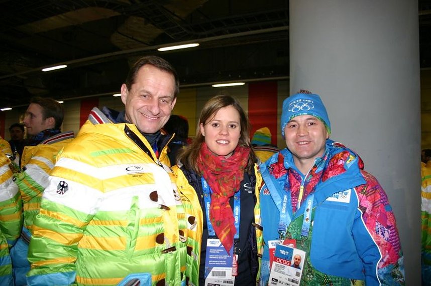  Dreiergespann: DOSB-Pr&auml;sident Alfons H&ouml;rmann, Ski-Rennl&auml;uferin Viktoria Rebensburg und Sergej K&ouml;nig posierten in den Katakomben des Olympiastadions.