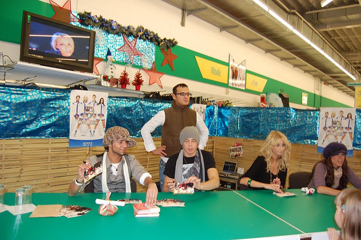 Autogrammstunde beFour in Nordhausen. nnz-City Scout on Tour