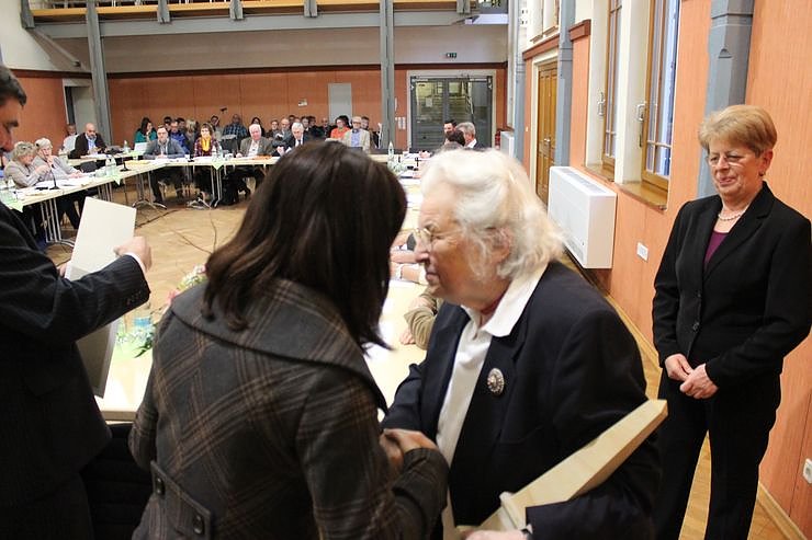 Ehrengabe &uuml;berreicht